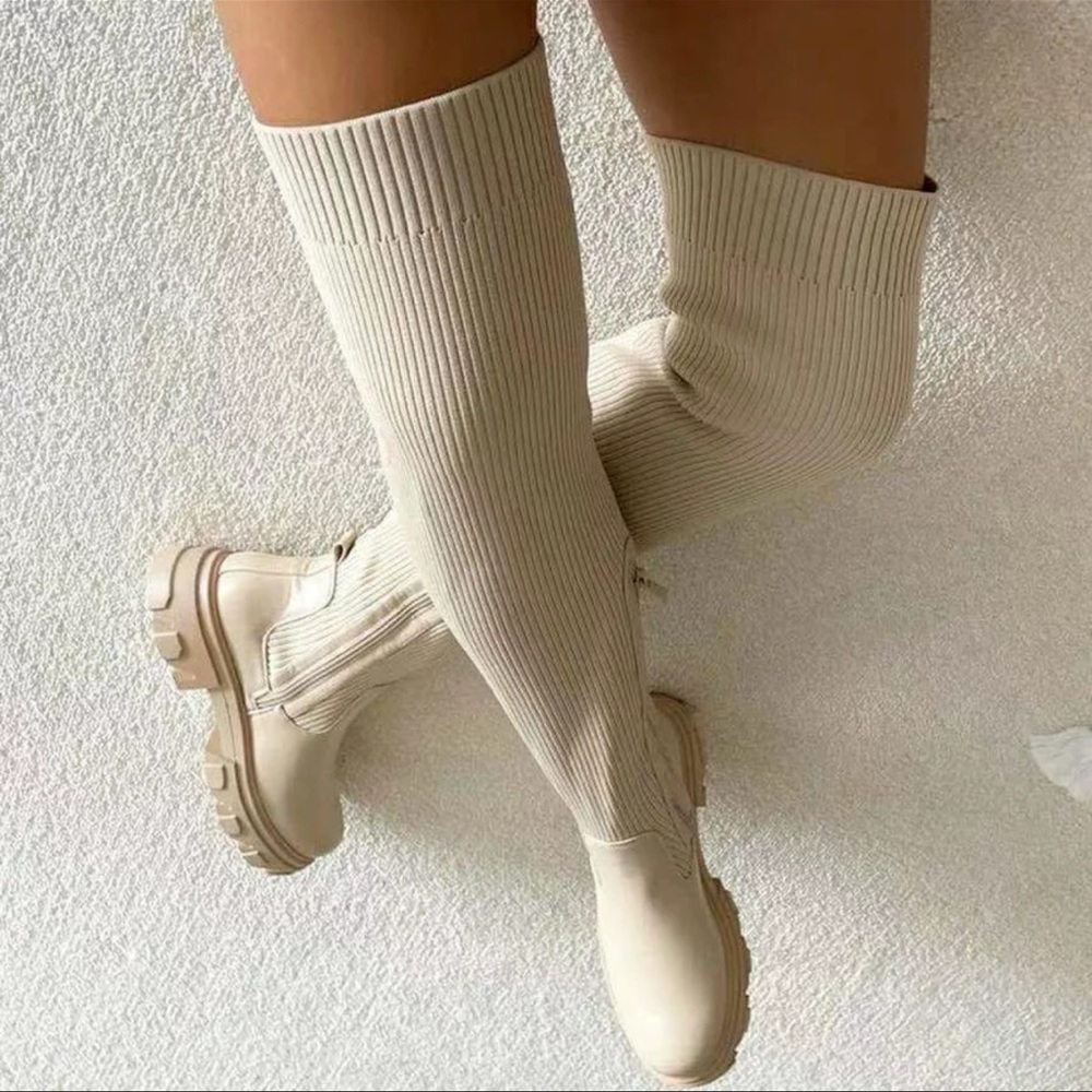 Hello, im selling these really cute knee high boots. They have not been used.